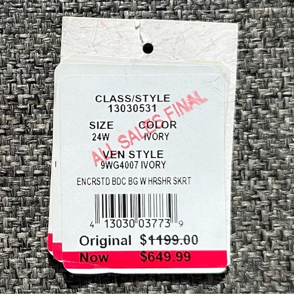 David’s Bridal Wedding Dress💍Plus size!24W Beaded bodice w/ tiered skirt- Ivory - Picture 4 of 8